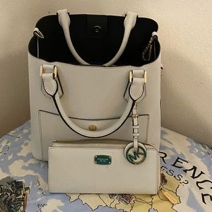 White Michael Kors purse with matching wallet